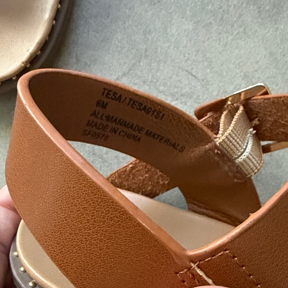 Steve Madden Women's Brown Strap Sandals size 6 - Picture 2 of 2